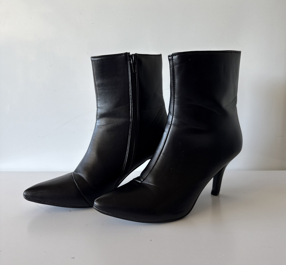 Black Ankle High Heeled Side Zip Boots Pointed Toe W 8/9 L True 21 ETC!
